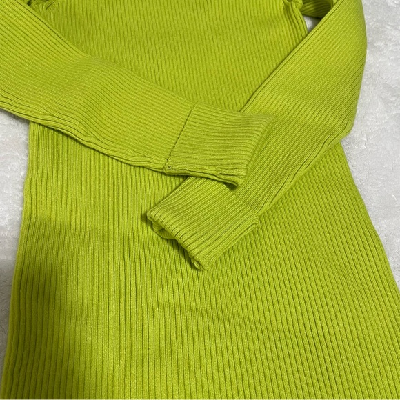 VETEMENTS Neon Green Fitted Ribbed Turtleneck Sweater - Picture 4 of 13